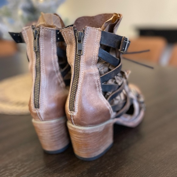 Freebird by Steven Cheyenne Black & Tan Lace Up Studded Leather Ankle Boots - Picture 7 of 14